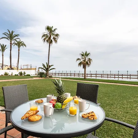 Дом отдыха Sea Front House Sandra D