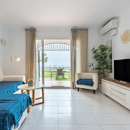 Дом отдыха Sea Front House Sandra D *