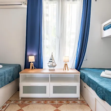 Дом отдыха Sea Front House Sandra D *